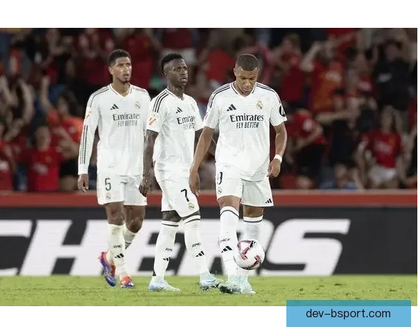 2025年金球奖颁奖典礼维尼修斯缺席公开抗议评审结果引发关注