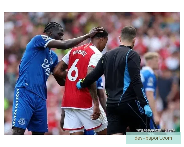 加布里埃尔空中制霸阿森纳防线频繁头球破门展现威力