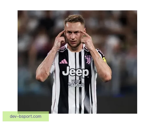 尤文图斯以创纪录高价签下库普梅纳斯 强化防线目标明确