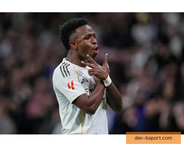 维尼修斯在欧冠决赛中打破僵局助皇马夺冠成英雄