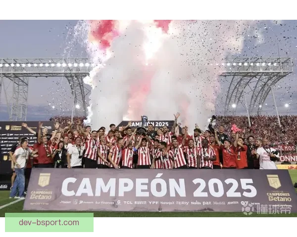 罗萨里奥中央勇夺职业联赛杯冠军时隔多年重登国内之巅再启荣耀