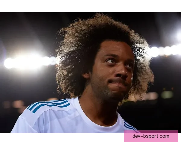 马塞洛夺得解放者杯后激动落泪情绪溢于言表震撼球迷心灵