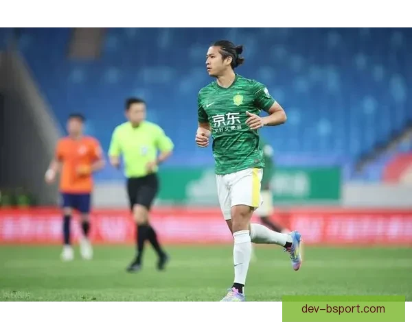 中国男足青岛主场2-1战胜印度尼西亚 拜合拉木张玉宁建功助力18强赛首胜